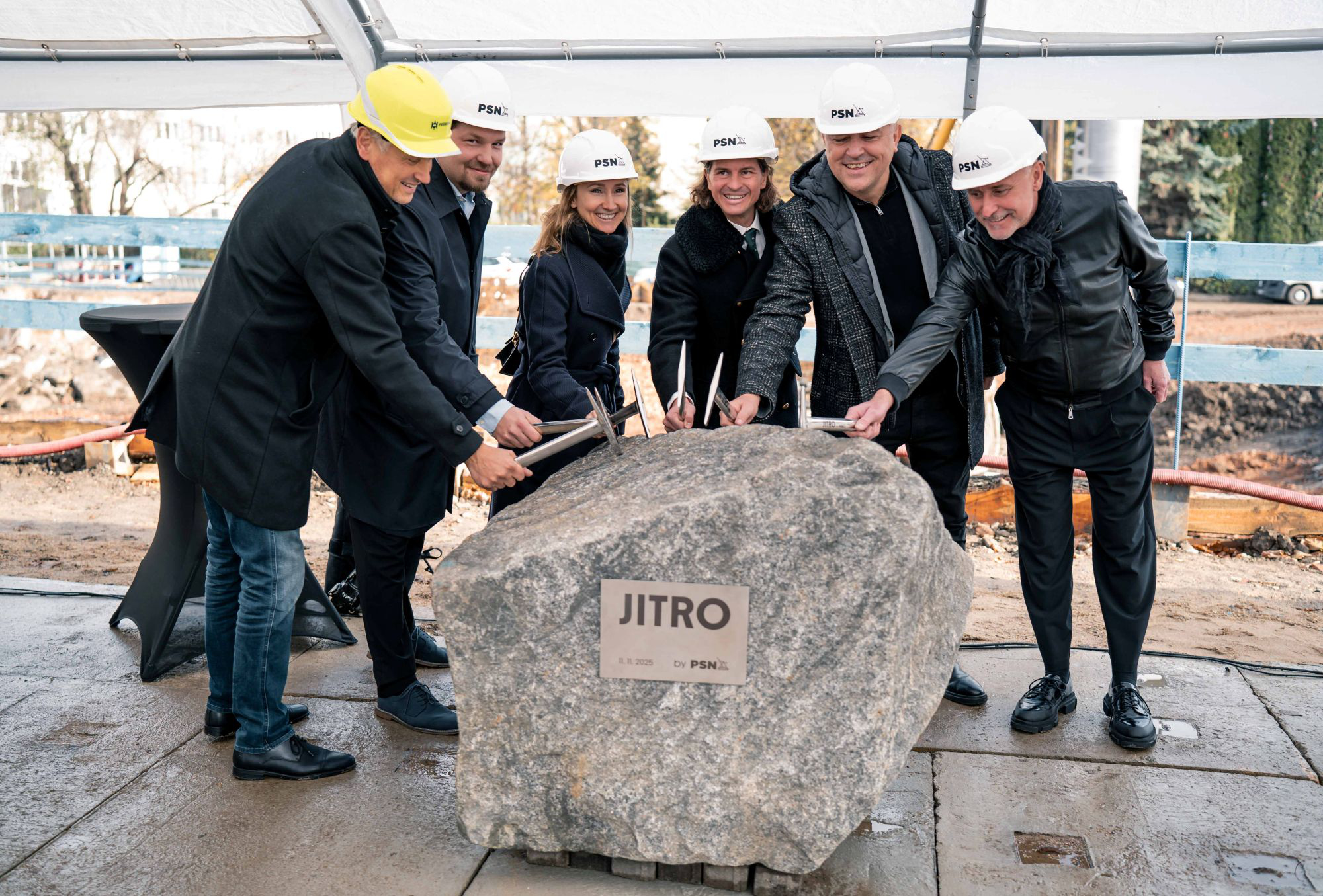 Poklepání základního kamene projektu JITRO, moderního bydlení, které přináší do Vršovic klid i městskou energii