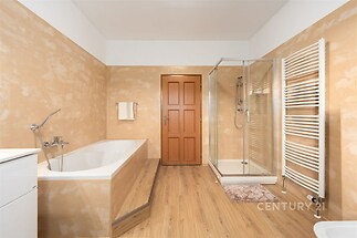 Koupelna v patře pro hosty