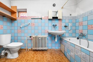 Koupelna s vanou a wc