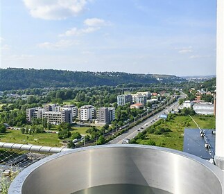 Komerční prostory s terasou o celkové ploše 95,8 m² ve 3. podlaží budovy