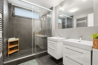 Koupelna se sprchou typu walk-in a podlahovým vytápěním