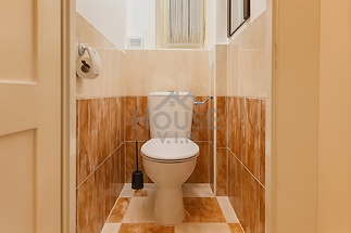 82519CDB-264E-4EE5-BCD0-A5C40E43806A