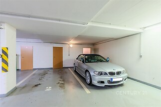 Garážové stání a sklad