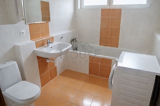 16323606-D525-474E-B5A3-BA968BD109E0