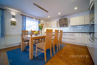 Kuchyně s jídelním koutem