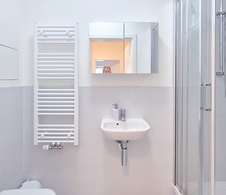 209-bathroom2a.jpg