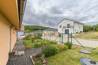 Dům a předzahrádka S