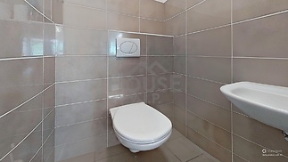 Bathroom-Defurnished