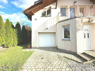 Prodej rodinného domu 5+kk 248 m2 s garáži zahradou balkonem v Praze