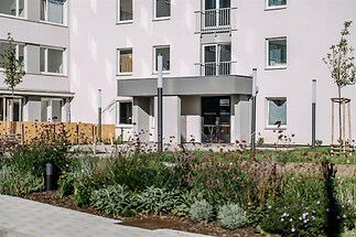 Rozsáhlý nebytový prostor se zázemím, zahradou a terasou v klidné části Chodova