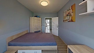 XdUEyj9towN-Bedroom