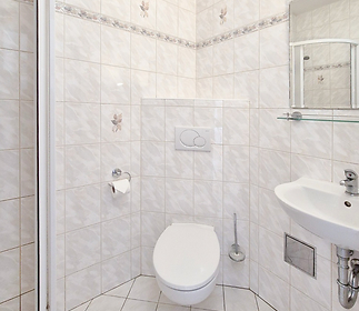 bathroomb.jpg