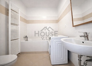 55AD9025-CB97-4108-9CBB-FCE461C0A74D