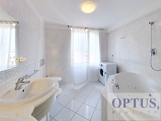 10-bathroom1a.jpg