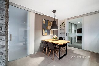 Jídelna -dveře ložnice, chodba