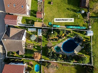 Celkový pohled na pozemek