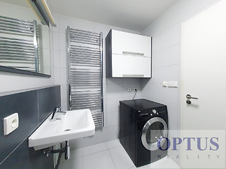 703-bathroomc.jpg