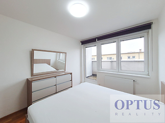 703-bedroom1c.jpg