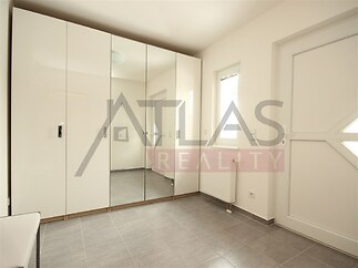 vstup do domu / entrace to the house