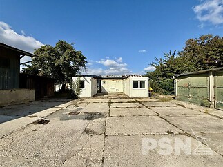 Uzavřený komerční areál k pronájmu