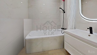 Bathroom-Defurnished (7)