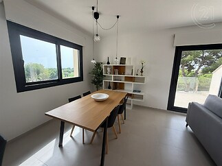 Apt. 2NP_jídelní stůl