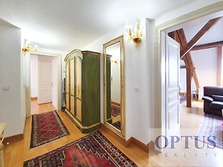 10-entrance-hall.jpg