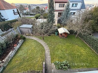 Možnost využít společnou zahradu s posezením