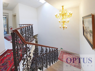 house-common-staircase-4th-floor.jpg