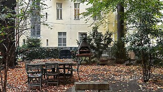 Společné venkovní posezení