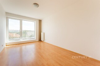 Ložnice s balkónem