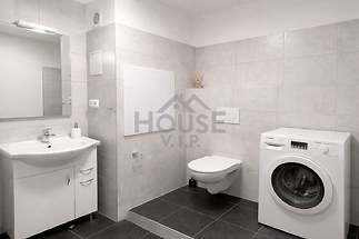 6FFA3D32-40C8-4D30-91DC-35BB1A26BE2C