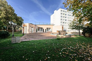 Rozsáhlý nebytový prostor se zázemím, zahradou a terasou v klidné části Chodova