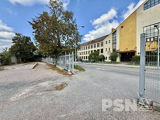 Uzavřený komerční areál k pronájmu