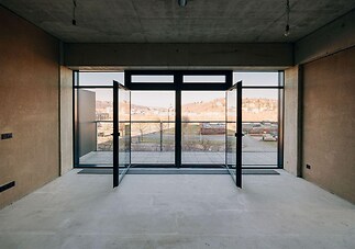 Komerční prostory s terasou o celkové ploše 95,8 m² ve 3. podlaží budovy