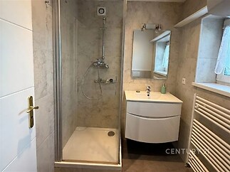 Koupelna se sprchovým koutem