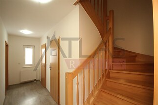 schodiště domu / staircase to the 1st floor