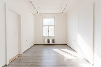 Kanceláře nedaleko centra a vlakového nádraží