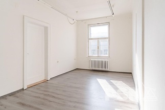 Kanceláře nedaleko centra a vlakového nádraží