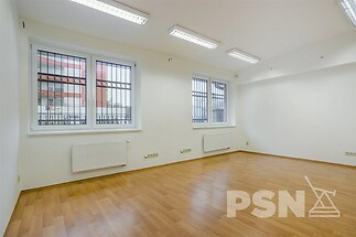 Kancelář s možností parkování