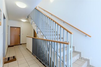 Chodba s přístupem do domu