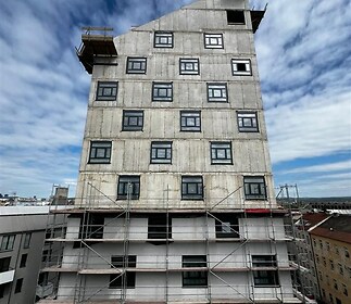 Novostavba bytového domu s moderními okny, v rekonstrukci, žádaná lokalita.