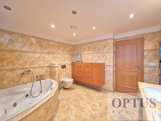 bathroom1b.jpg