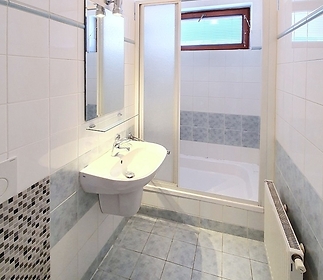 bathroom2.jpg