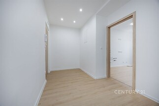 Centrální chodba, vstup do kuchyně