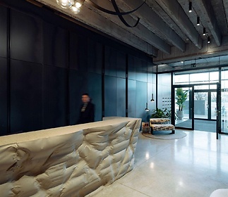 Komerční prostory s terasou o celkové ploše 95,8 m² ve 3