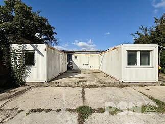 Uzavřený komerční areál k pronájmu