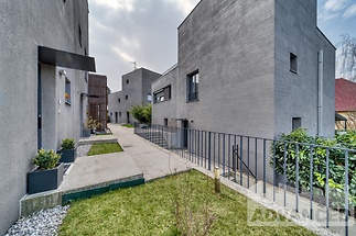 výhled od vstupu do bytu