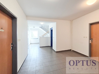 house-hallwaya.jpg