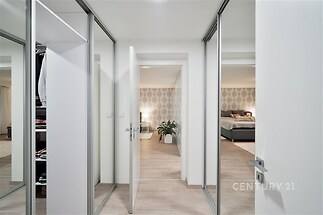 Chodba s vestavěnou skříní